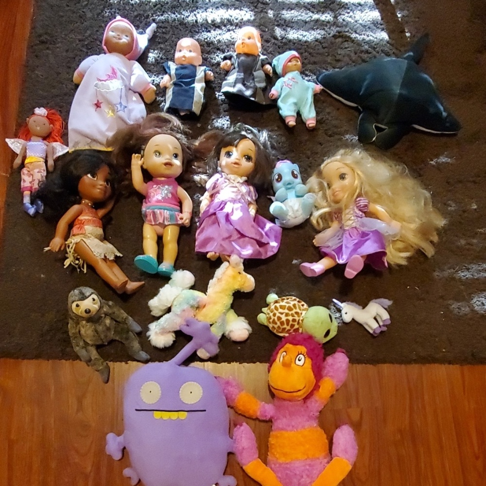 Plush Dolls lot of 16 - Features Moana/Rapunzel